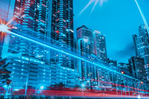 Skyline bei Nacht 4K Hintergrundbild · city · 3840×2560
