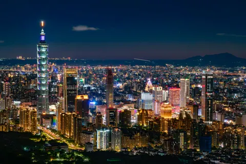 City Skyline at Night 4K Wallpaper · city · 3840×2561