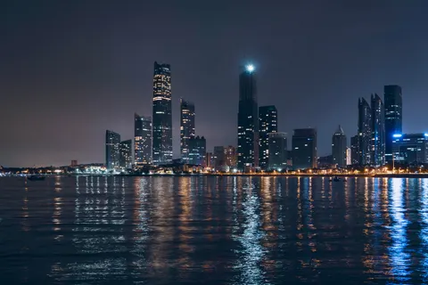 Skyline bei Nacht 4K Hintergrundbild · city · 3840×2560