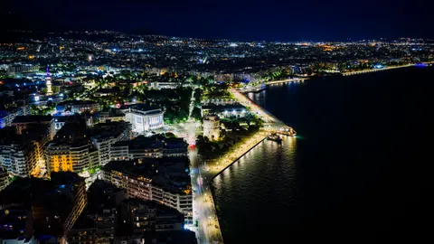 Papel de parede Horizonte urbano à noite 4K · city · 3840×2160