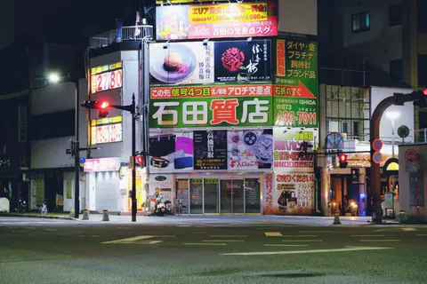 Neon-Stadtstraße 4K Hintergrundbild · city · 3840×2560