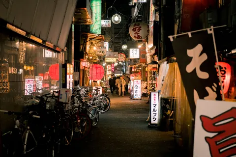 霓虹城市街道 4K壁纸 · city · 3840×2560
