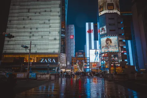 Neon City Street 4K Wallpaper · city · 3840×2560
