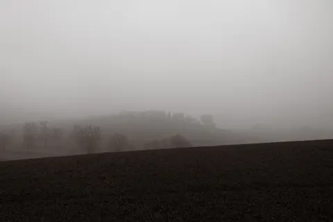 والپیپر مینیمال مه‌آلود با کیفیت 4K · minimal · 3840×2560