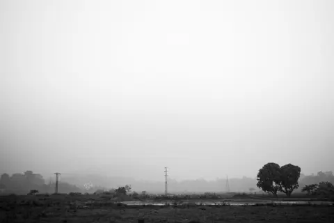والپیپر مینیمال مه‌آلود با کیفیت 4K · minimal · 3840×2560