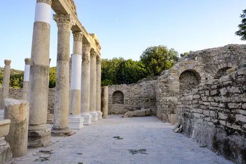 Roman Ruins 4K Wallpaper · architecture · 3840×2560