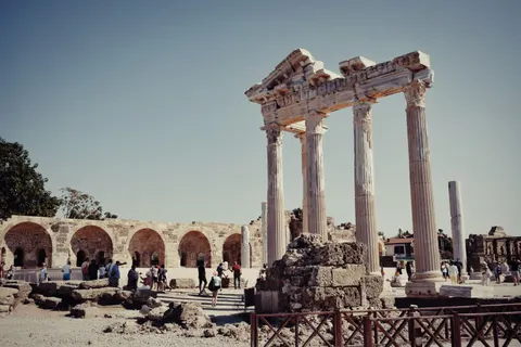 Roman Ruins 4K Wallpaper · architecture · 3840×2560