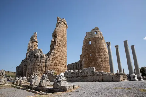 Roman Ruins 4K Wallpaper · architecture · 3840×2560