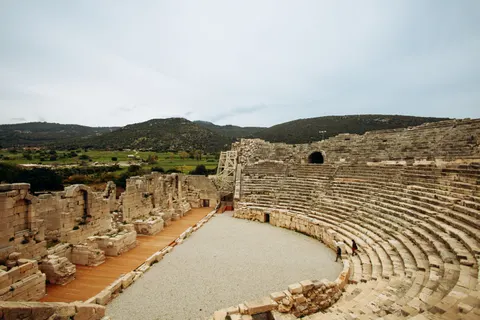 Roman Ruins 4K Wallpaper · architecture · 3840×2560