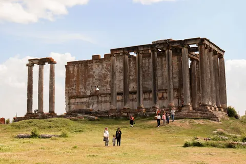 Greek Temple 4K Wallpaper · architecture · 3840×2560