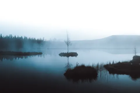 والپیپر مینیمال مه‌آلود با کیفیت 4K · minimal · 3840×2560