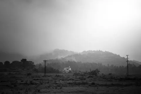 والپیپر مینیمال مه‌آلود با کیفیت 4K · minimal · 3840×2560