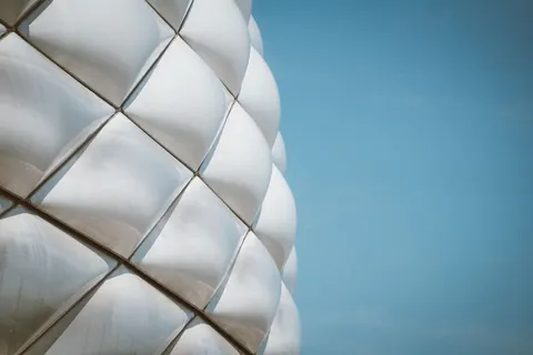 미래적 파사드 4K 배경화면 · architecture · 3840×2560