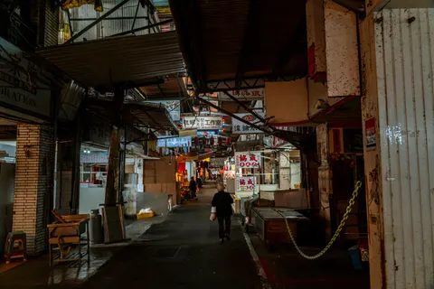 Neon City Street 4K Wallpaper · city · 3840×2561