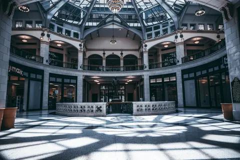 Glazen koepel 4K-achtergrond · architecture · 3840×2560