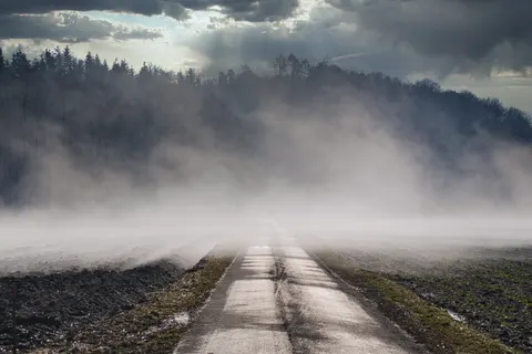 والپیپر مینیمال مه‌آلود با کیفیت 4K · minimal · 3840×2560