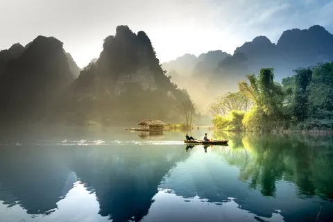Misty Mountain Lake 4K Wallpaper · nature · 3840×2562