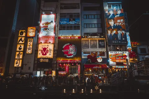 네온 도시 거리 4K 배경화면 · city · 3840×2560