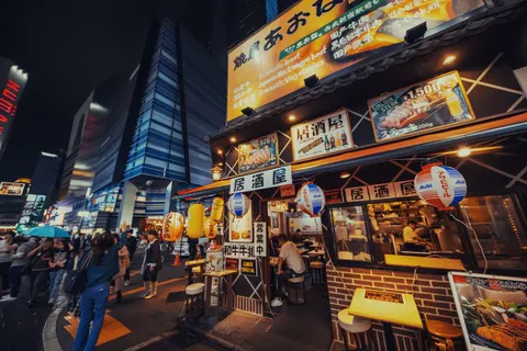 Neon-Stadtstraße 4K Hintergrundbild · city · 3840×2560
