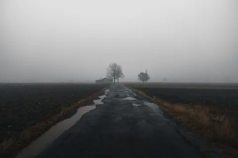 والپیپر مینیمال مه‌آلود با کیفیت 4K · minimal · 3840×2560