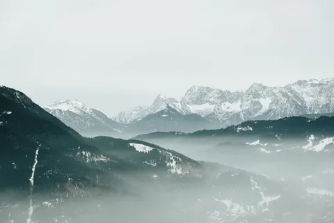 Sisli Minimal 4K Duvar Kağıdı · minimal · 3840×2560