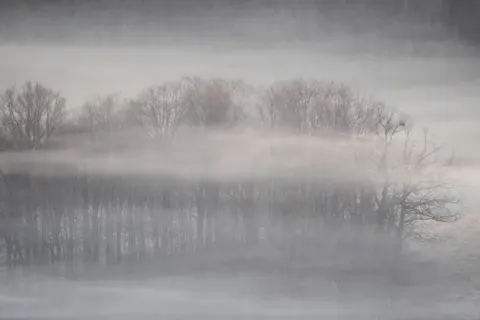 والپیپر مینیمال مه‌آلود با کیفیت 4K · minimal · 3840×2560