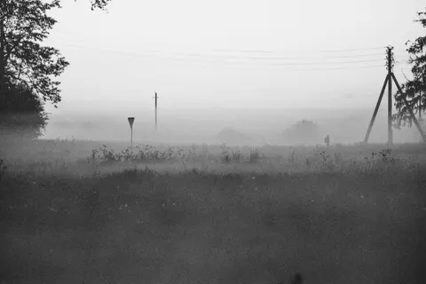 والپیپر مینیمال مه‌آلود با کیفیت 4K · minimal · 3840×2560