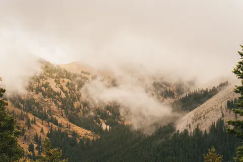 Foggy Valley 4K Wallpaper · mountains · 3840×2560