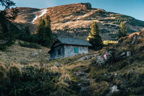 Mountain Cabin 4K Wallpaper · mountains · 3840×2560