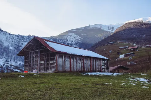 Mountain Cabin 4K Wallpaper · mountains · 3840×2560