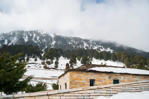 Mountain Cabin 4K Wallpaper · mountains · 3840×2560