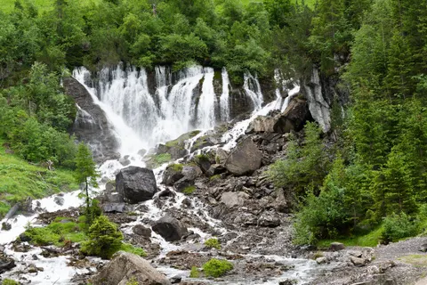 Valley Waterfall 4K Wallpaper · mountains · 3840×2558