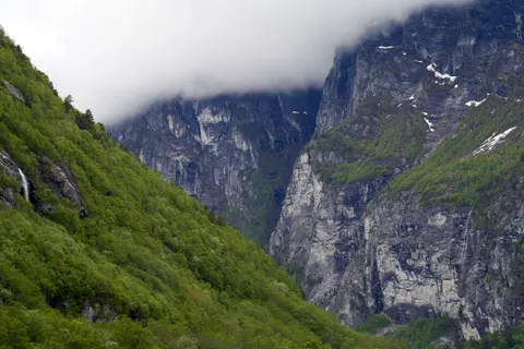 Valley Waterfall 4K Wallpaper · mountains · 3840×2561
