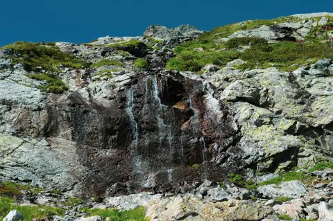 Valley Waterfall 4K Wallpaper · mountains · 3840×2553