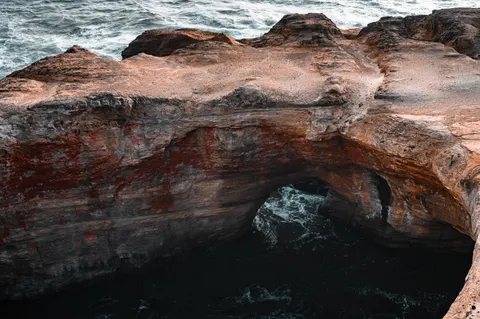 Sea Cave 4K Wallpaper · ocean · 3840×2555