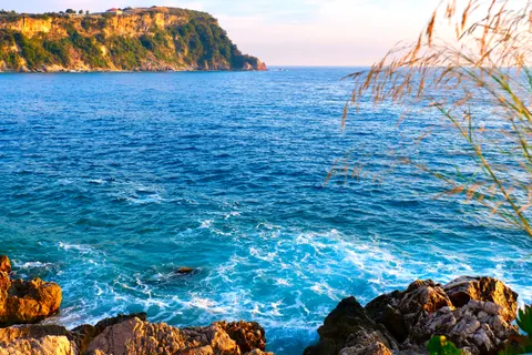 फ़िरोज़ी तट 4K वॉलपेपर · ocean · 3840×2560