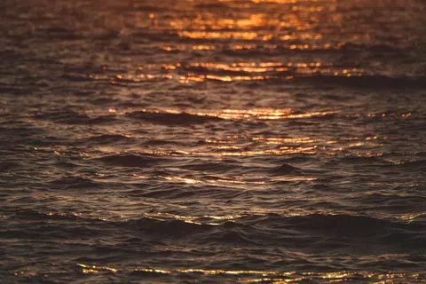 잔잔한 바다 4K 배경화면 · ocean · 3840×2560