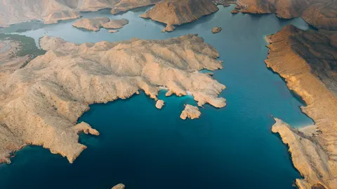 Island Lagoon 4K Wallpaper · ocean · 3840×2160