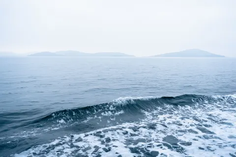 Sea Foam 4K Wallpaper · ocean · 3840×2560