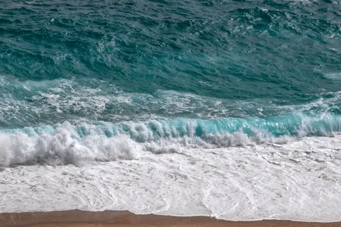 Sea Foam 4K Wallpaper · ocean · 3840×2560