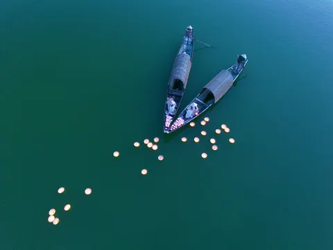 Boat at Sea 4K Wallpaper · ocean · 3840×2880