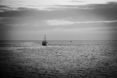海上船只 4K壁纸 · ocean · 3840×2560