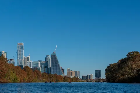 Fondo de pantalla Ciudad 4K · city · 3840×2563