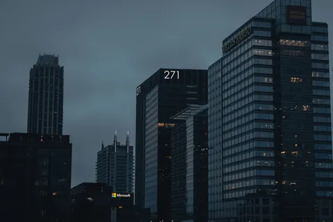 LA at Night 4K Wallpaper · city · 3840×2561