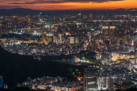 Seoul Night 4K Wallpaper · city · 3840×2561