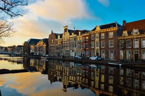 Amsterdam Canals 4K Wallpaper · city · 3840×2553