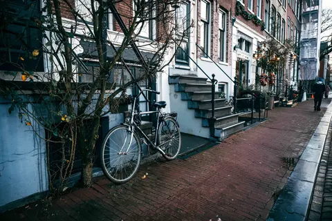 Amsterdam Canals 4K Wallpaper · city · 3840×2560