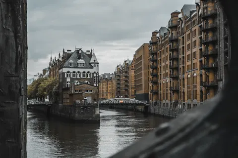 Amsterdam Canals 4K Wallpaper · city · 3840×2561