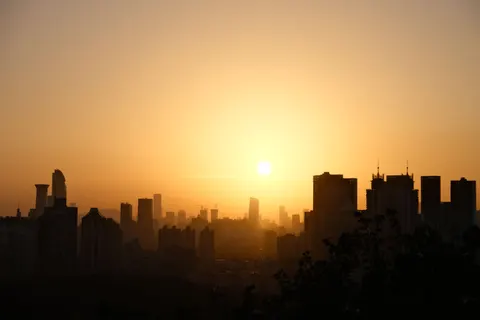 Rooftop View 4K Wallpaper · city · 3840×2560
