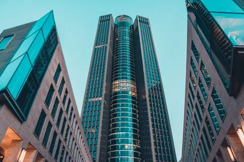 Wolkenkratzer 4K Hintergrundbild · city · 3840×2560